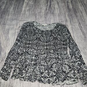 *5 for $25* Maurices Elegant Black and White Long‎ Sleeve Patterned Top Medium